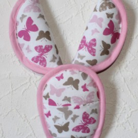 Cubre cinturones con almohadilla para hebilla,"Mariposas rosas"