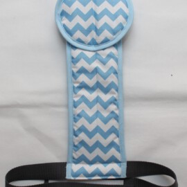 Correa de entrepierna para carrito de bebé ,“Zig Zag ” de color azul /blanco