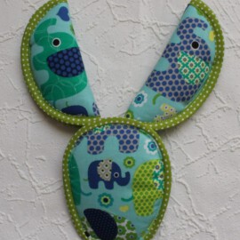 Cubre cinturones con almohadilla ,tela de color mint con elefantes