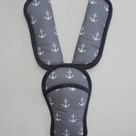 Cubre cinturones con almohadilla ,tela de color gris  con anclas