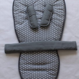 Conjunto a juego para  " Quinny ", estrellas sobre fondo gris
