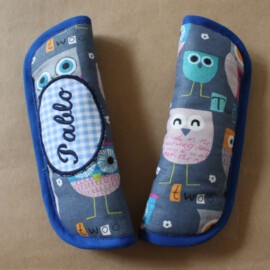 Cubre cinturones para silla de paseo ,con nombre bordado