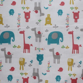 Tela de color blanco con dibujos de animales
