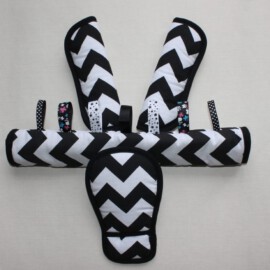 Funda para la barra , cubrecinturones y almohadilla , “Zig Zag ” de color gris / blanco
