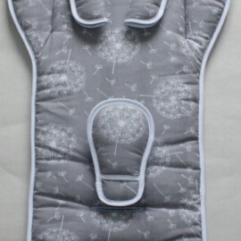 Conjunto a juego para  "Emmaljunga ", Tela color gris , estampada con dientes de leon