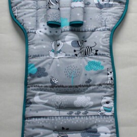 Conjunto a juego para  "Emmaljunga ", Tela de color gris con dibujos de animales