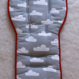 Colchoneta para "Joolz" ,Tela de color gris con nubes