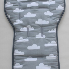Colchoneta para "Mountain", nubes blancas sobre fondo gris