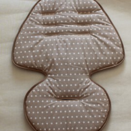 Colchoneta para "bebe confort nova" ,Tela de color beige con lunares