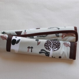 Protector para barra de seguridad ,Tela con dibujos de animales de color beige