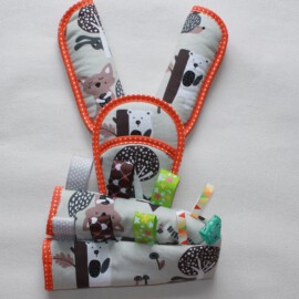 Funda para la barra , cubrecinturones y almohadilla , color beige  con animales