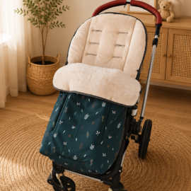 Saco para silla de paseo"Baby Jogger " ,de color verde con flores